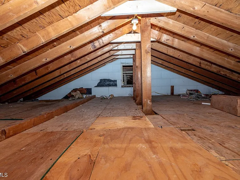 5909 Adelia Dr — Photo 25
