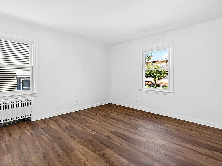 290-92 Louis St #1 — Photo 10