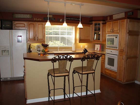 Kitchen with Breakfast Bar