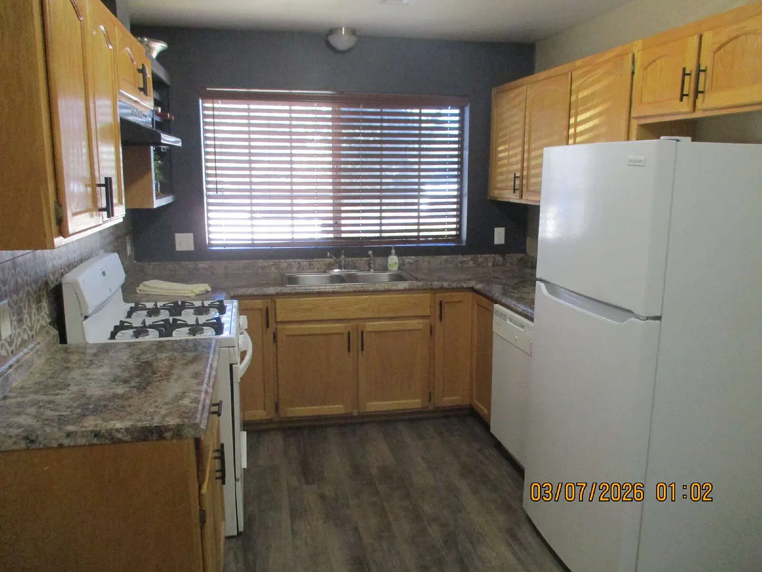 2 bed, 2.0 bath, 972 sqft, $1,700 — Photo 3