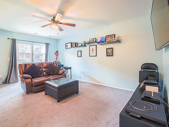 5th image of 65 Elmwood Park Dr APT 8
