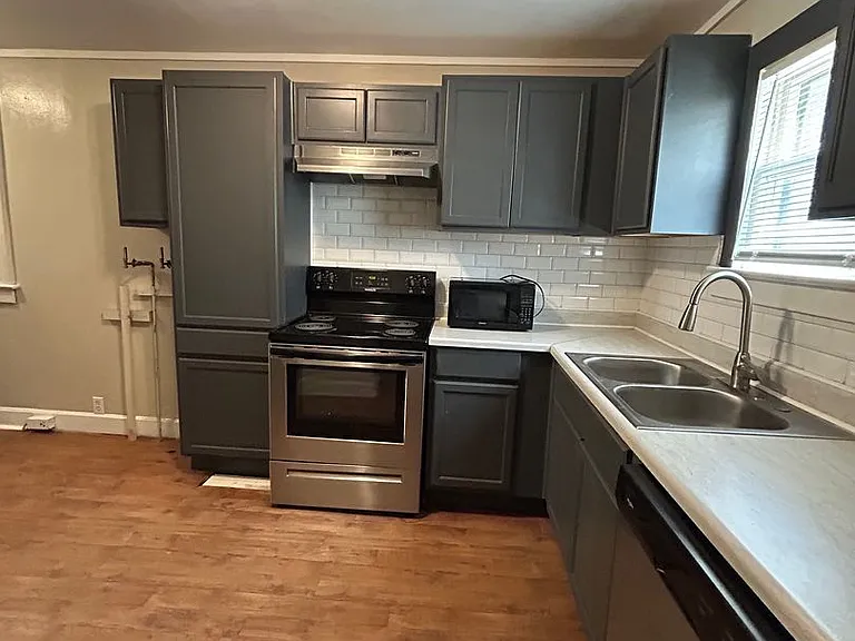 5345 Charlotte St — Photo 17