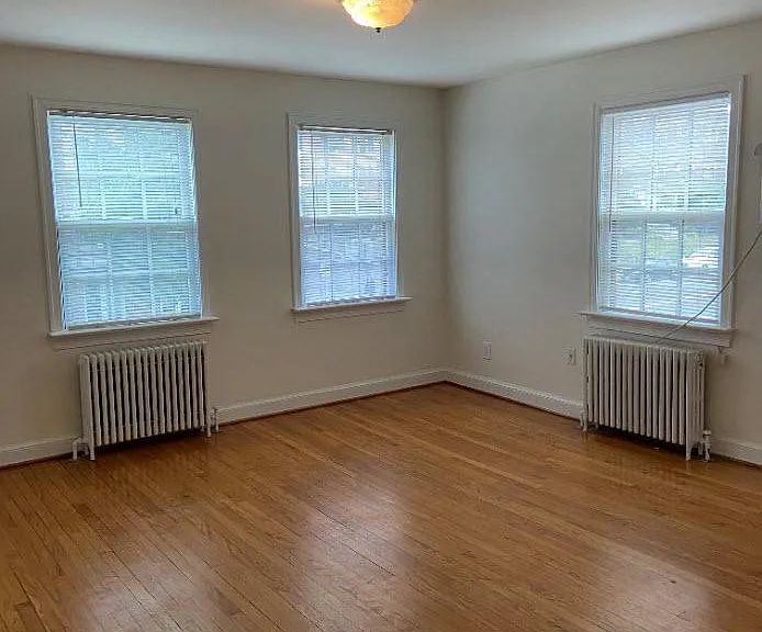 1501 N Rhodes St — Photo 11