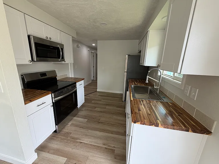 24883 Dunham Ave — Photo 6
