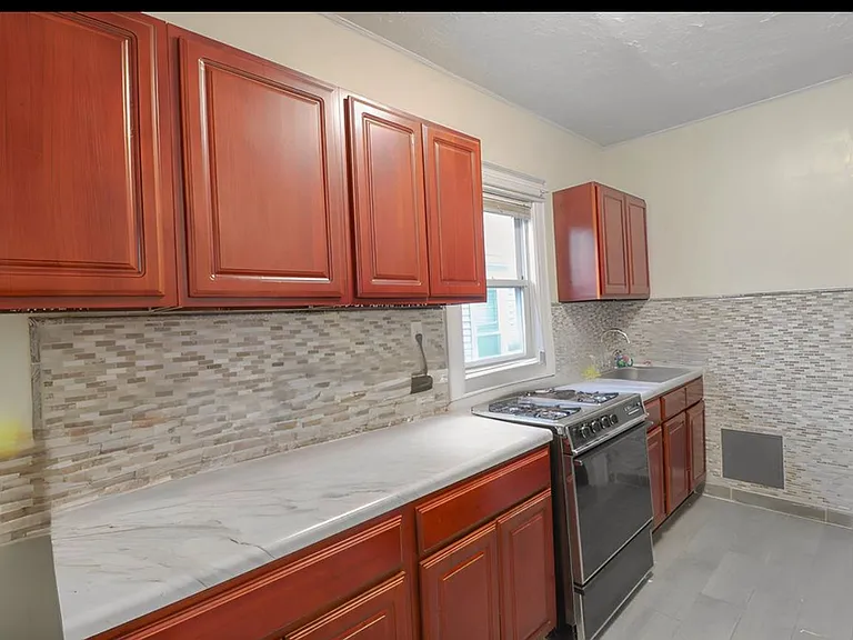 1643 Lurting Ave #2 — Photo 9