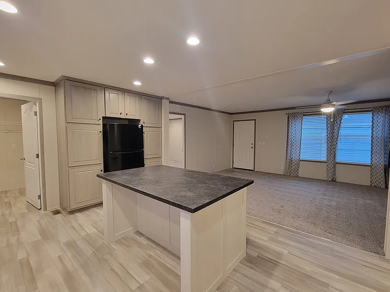 Colonial Manor — Photo 26