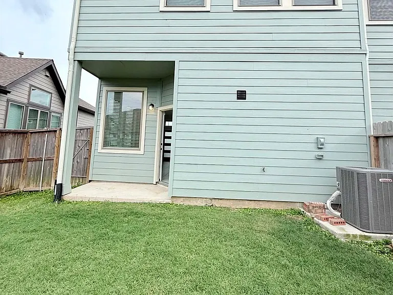 1539 Crystal Stream Dr — Photo 34