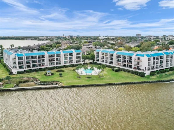 351 Lakeside Ln APT 111, Houston, TX 77058