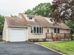 11 Win Haven Ln, Commack, NY 11725