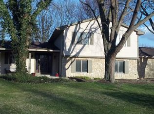 1400 Hickoryview Ct, Dayton, OH 45458