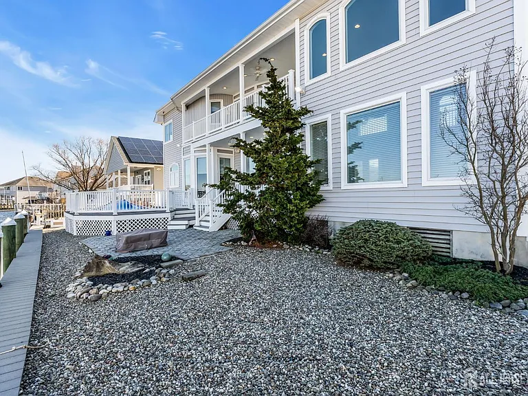 3110 Windsor Ave — Photo 44