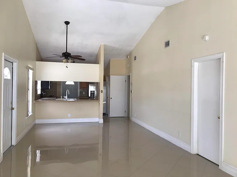 1534 Royal Forest Ct — Photo 5