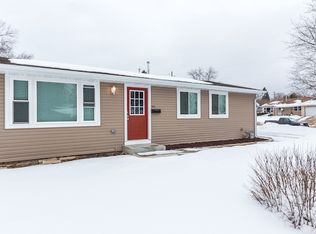 95 Golfview Ct, Carpentersville, IL