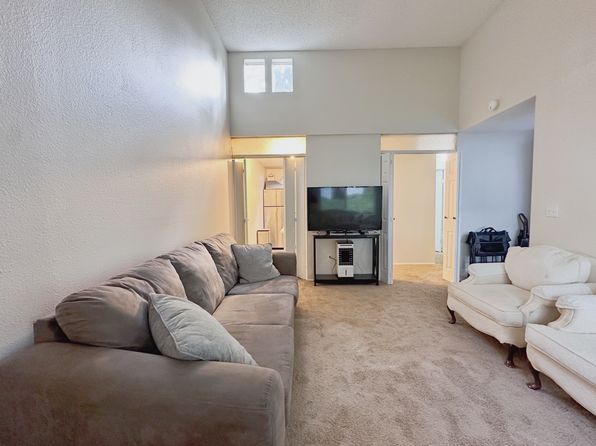 4300 NE Sunset Blvd #8