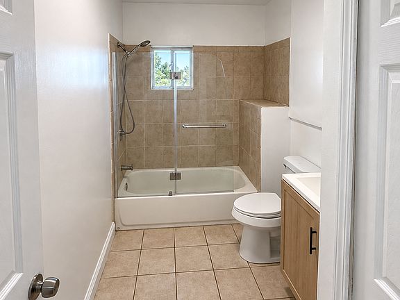 4th image of 101 S Sanford St