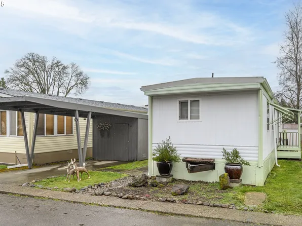 500 N Gilwood St #10, Carlton, OR 97111