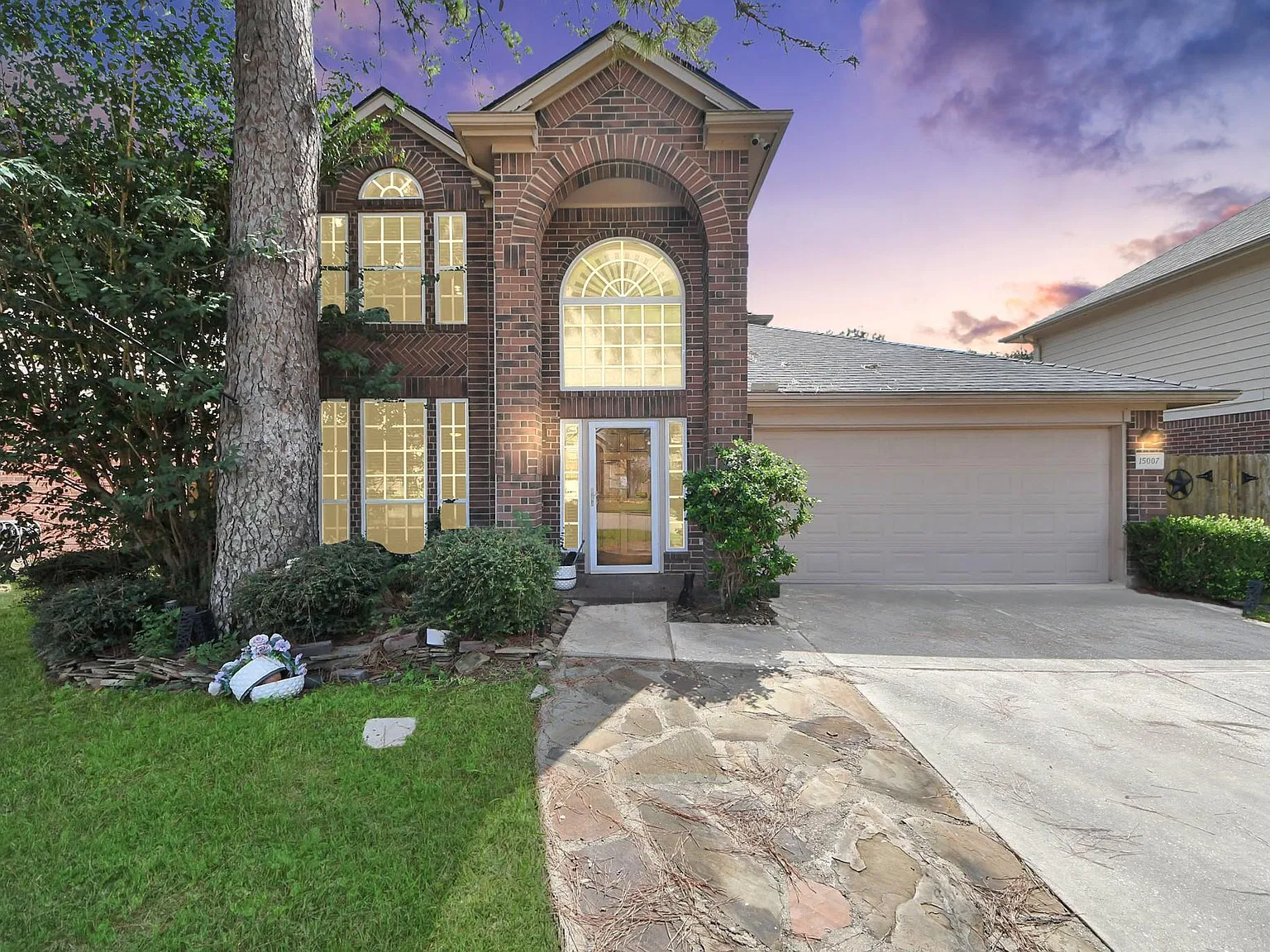 4 bed, 2.5 bath, 2430 sqft, $2,400 — Photo 1