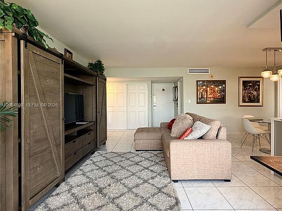 4th image of 17021 N Bay Rd APT 802