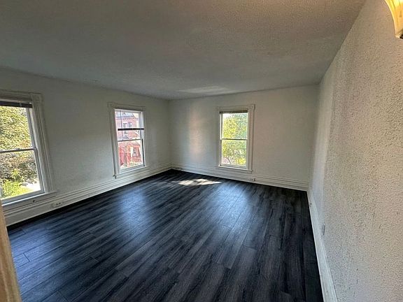 2nd image of 211-213 Rose Pl