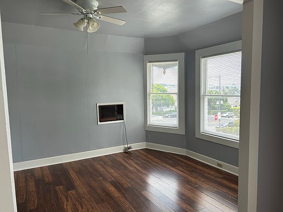 5th image of 704 Napa St