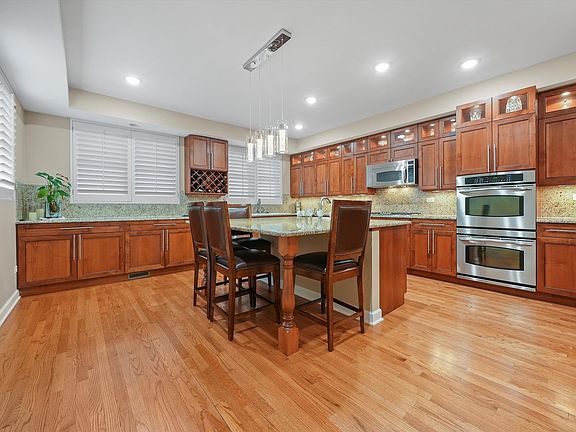 2nd image of 26 E 14th Pl APT 1W