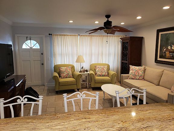 LR has lg window and fan