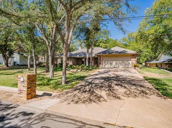 5004 Largo Dr, Granbury, TX 76049