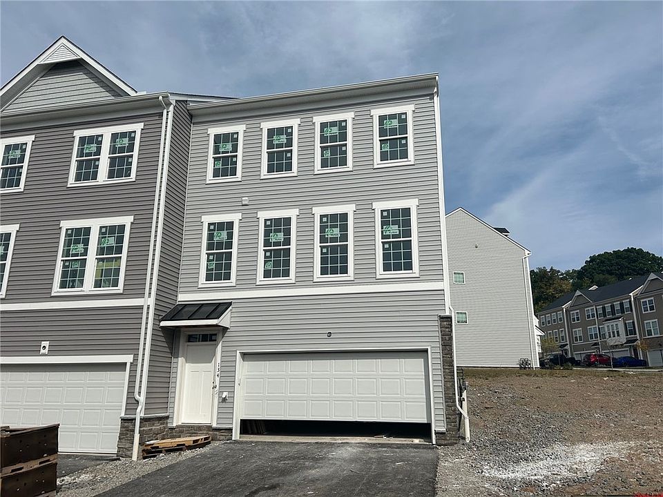 1st image of 134 Sweetwater Dr