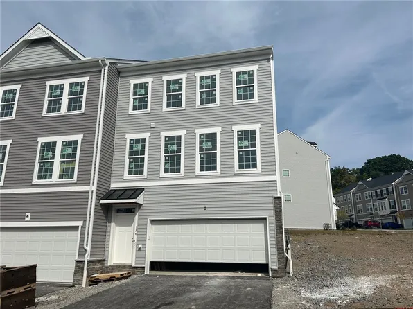 134 Sweetwater Dr, Coraopolis, PA 15108