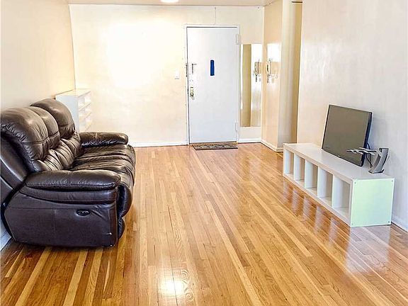 5th image of 142-05 Roosevelt Ave #615