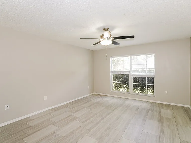 26808 Haverhill Dr — Photo 10
