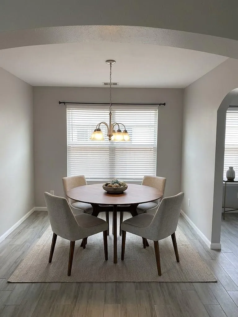 4 bed, 2.5 bath, 1913 sqft, $2,000 — Photo 4