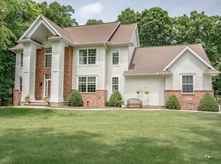 8796 Deer Crest Dr, Cedar Rapids, IA 52411