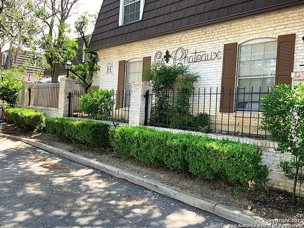 8038 Broadway St, San Antonio, TX 78209