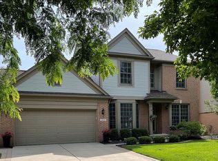 2693 Aubrey Dr, Lake Orion, MI 48360