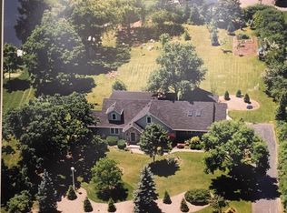 66 Lake Shore Dr, Barrington, IL 60010