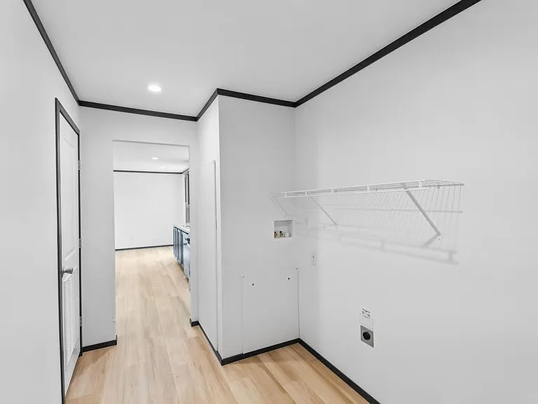 215 N McKay Ave — Photo 6