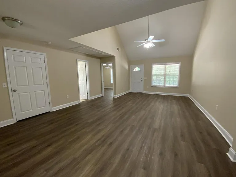 104 Lakeview Commons Dr — Photo 3