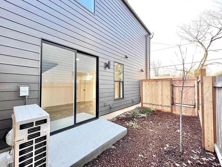 L0529 - Drummond Townhomes 2 — Photo 13
