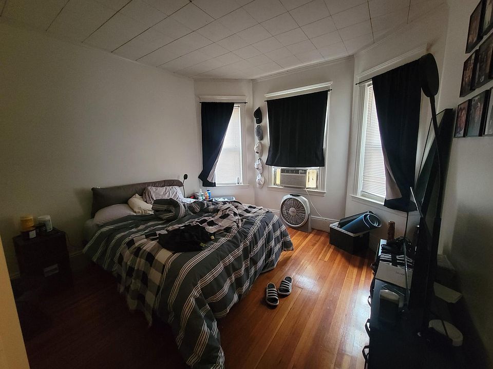 1st image of 32 Juliette St Floor 2