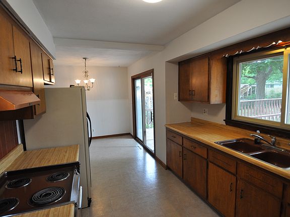 2nd image of 3712 Kentucky Dr