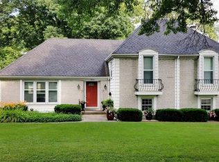 7933 Roe Ave, Prairie Village, KS 66208