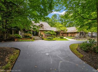 32870 Bingham Ln, Bingham Farms, MI 48025