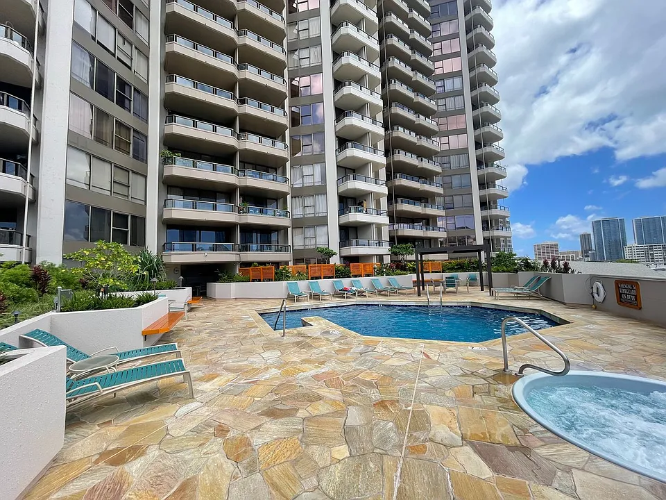 1221 Victoria St #1202
