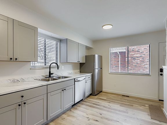 2nd image of 139-141 E Saint Clair Ave #139