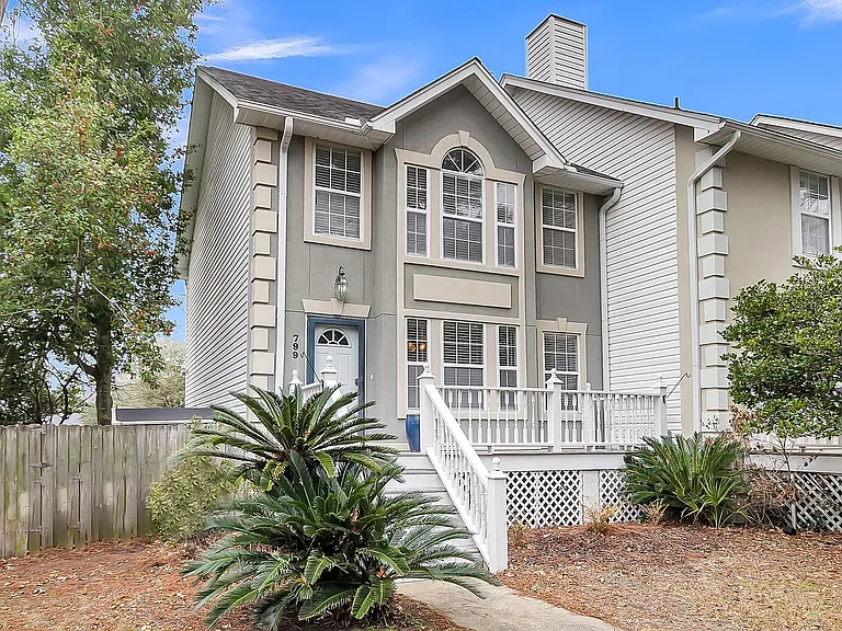 799 Harbor Place Dr — Photo 1