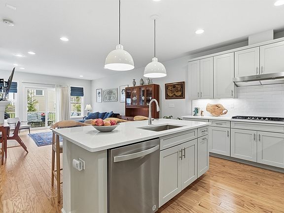 2nd image of 114 Orchard Dr #8