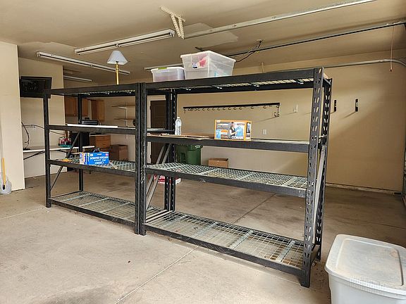 Shelves stay