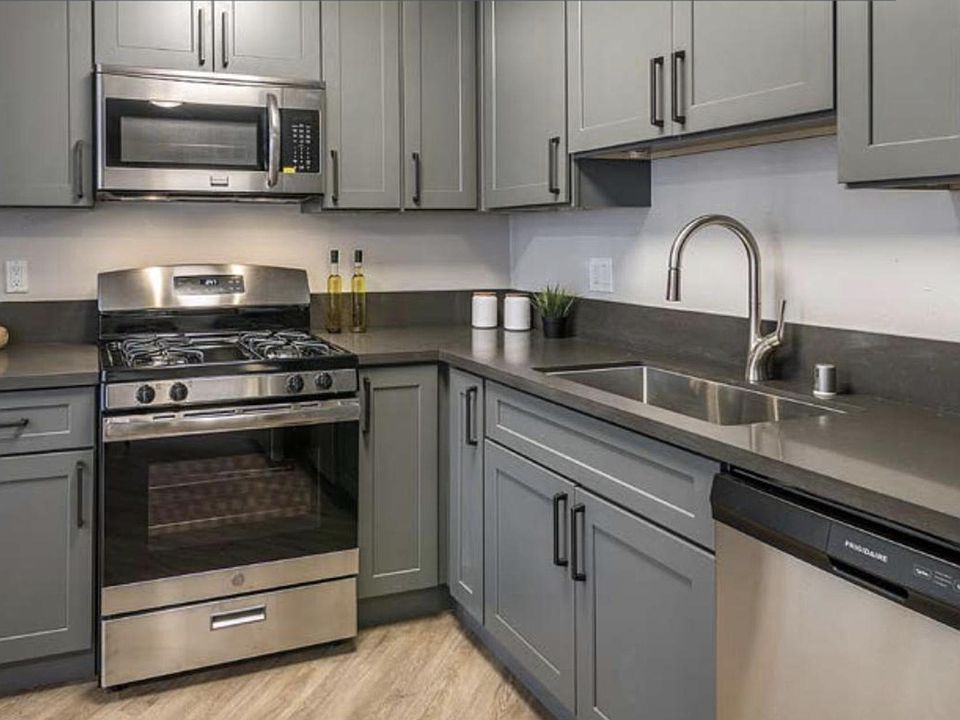 2nd image of 310 S Kenmore Ave APT 105
