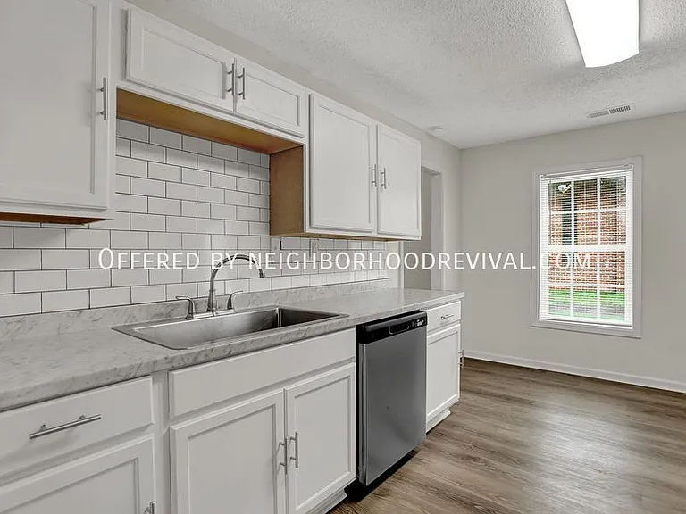 1685 S Goodlett St — Photo 14